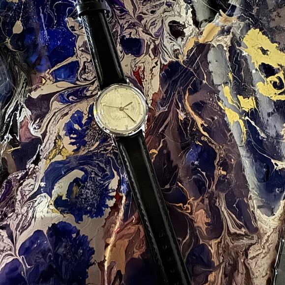 Running manual distressed watch - Picture 11 of 12